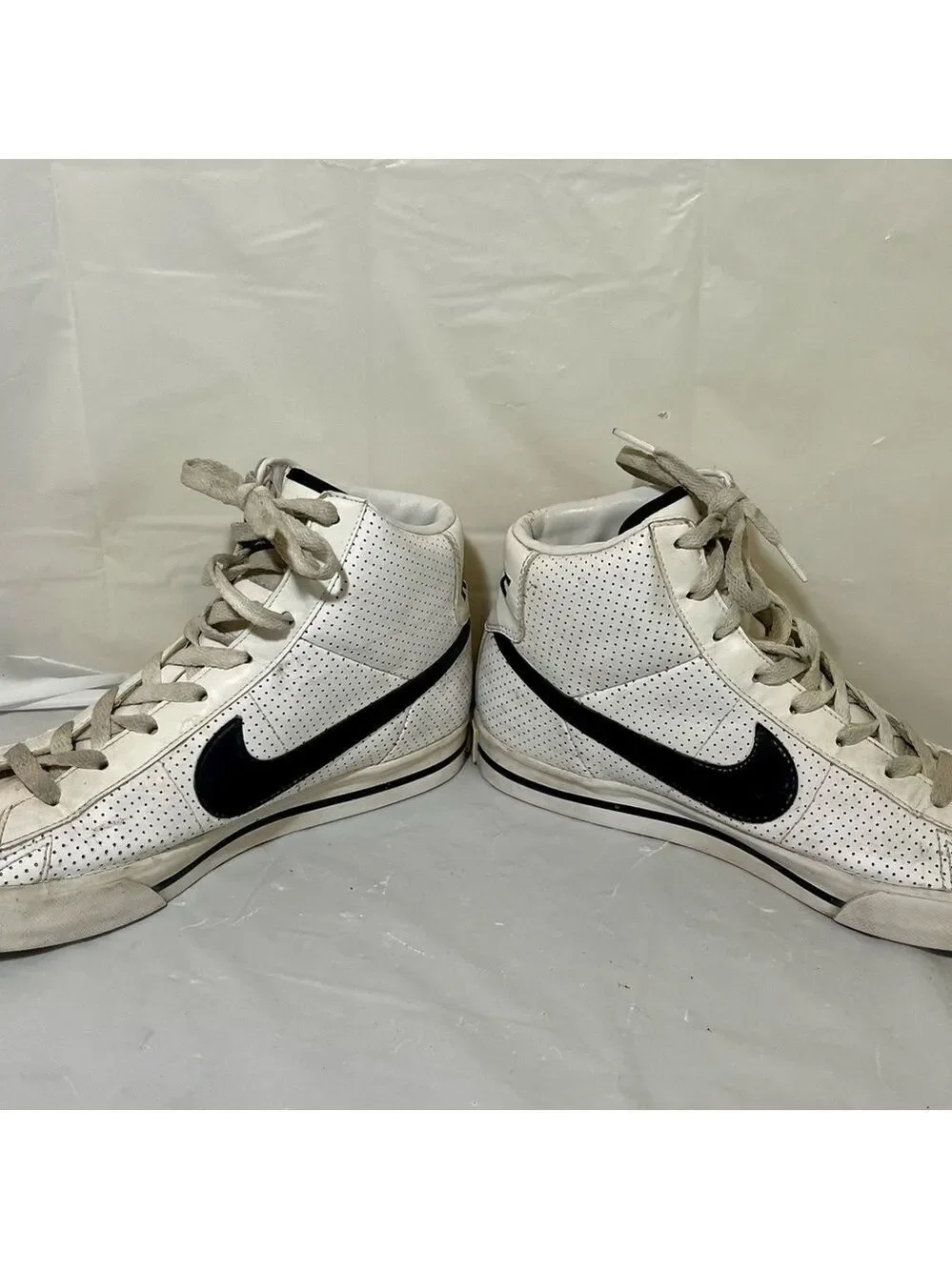 Nike high perforated Blazer White